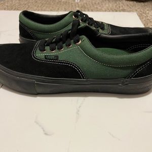 Vans size 11 men’s green and black
